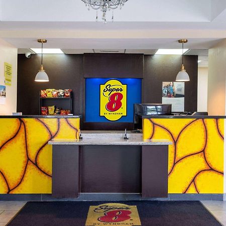 Super 8 By Wyndham Salisbury Hotel Bagian luar foto