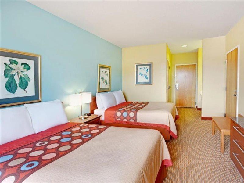 Super 8 By Wyndham Salisbury Hotel Bagian luar foto