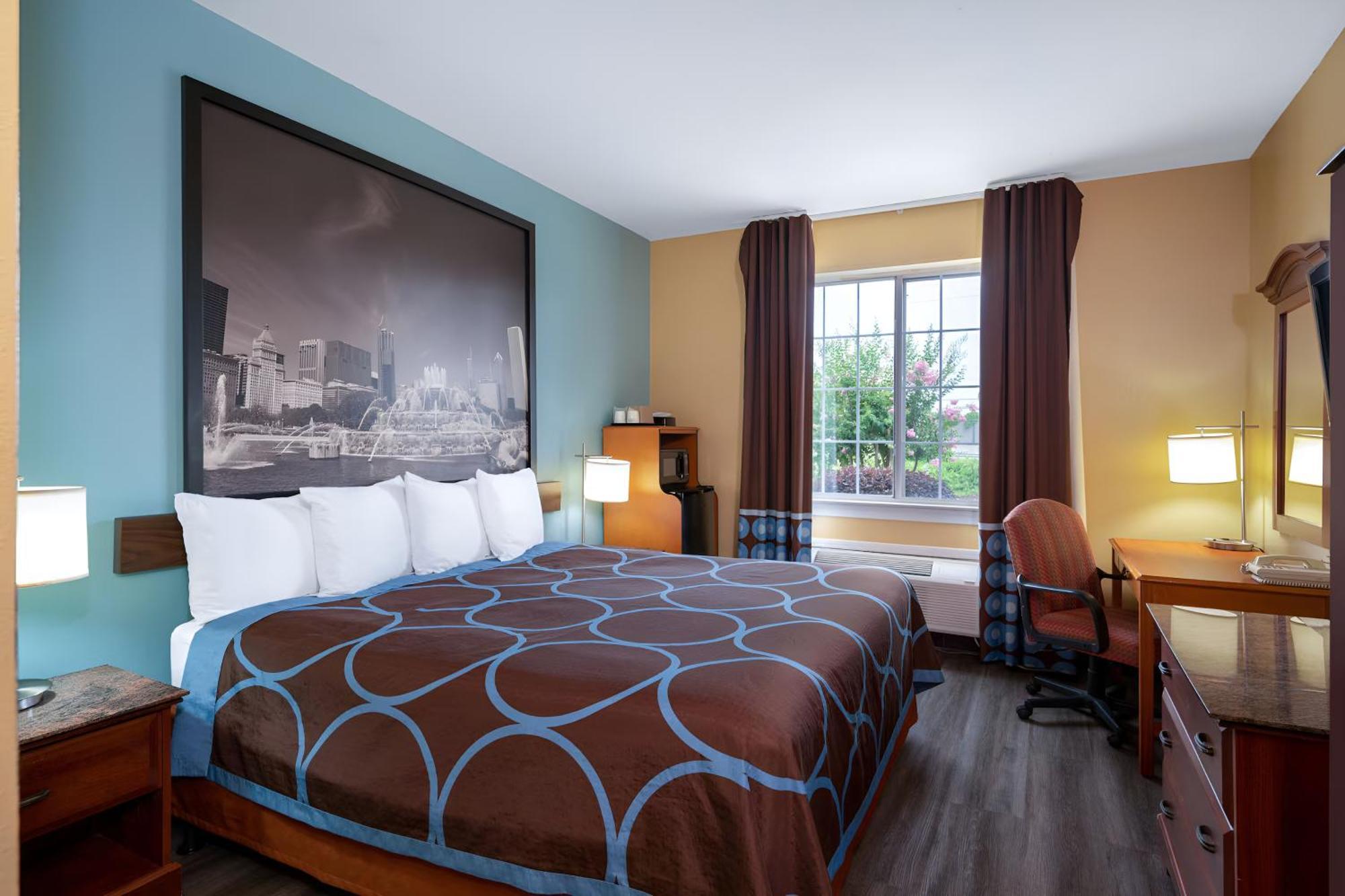 Super 8 By Wyndham Salisbury Hotel Bagian luar foto
