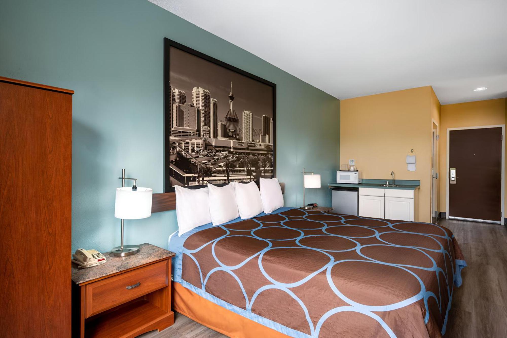 Super 8 By Wyndham Salisbury Hotel Bagian luar foto