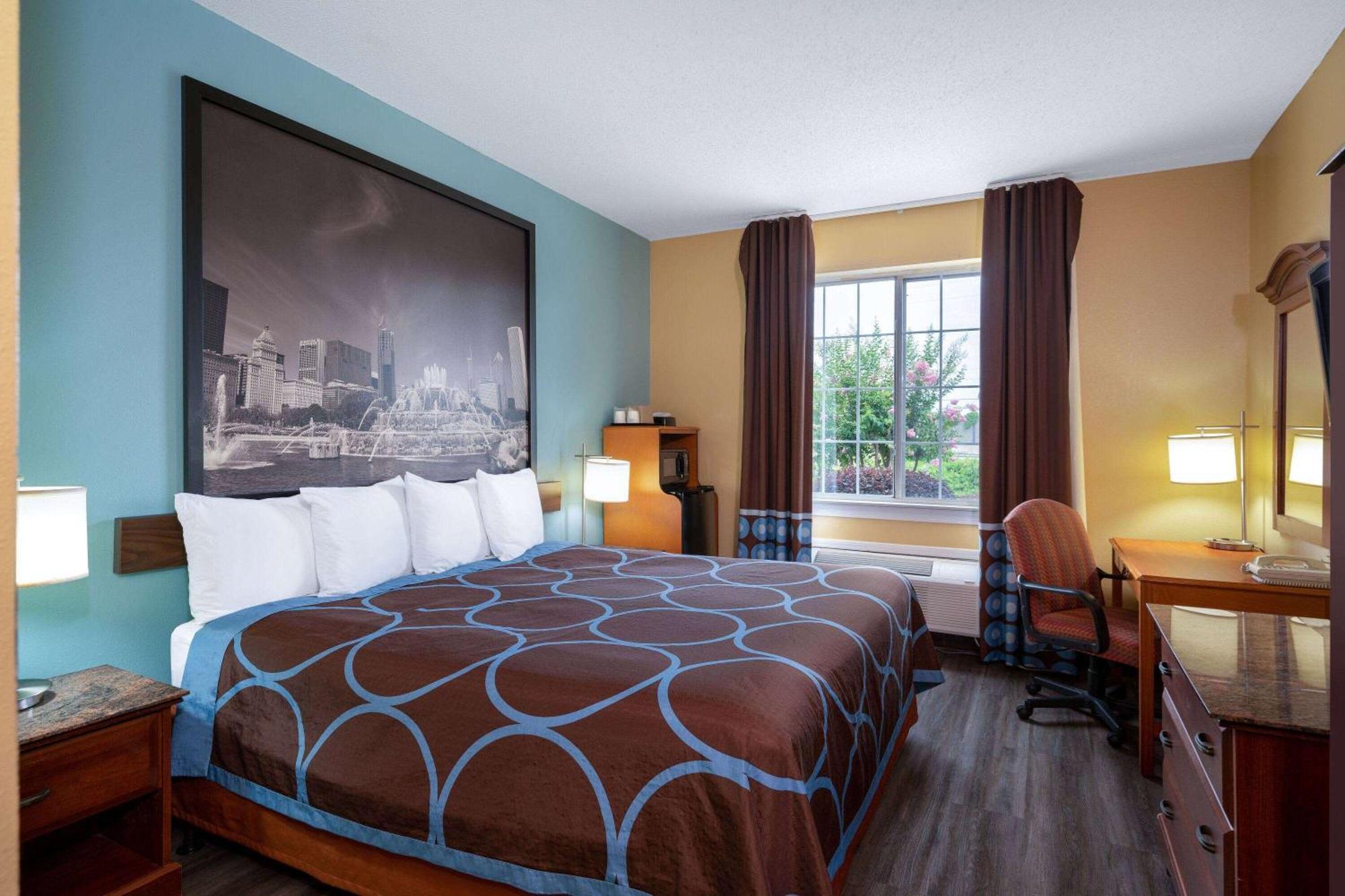 Super 8 By Wyndham Salisbury Hotel Bagian luar foto